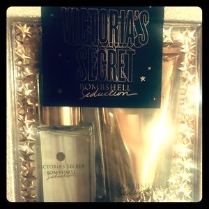 NIB. Victoria secret bombshell gift box